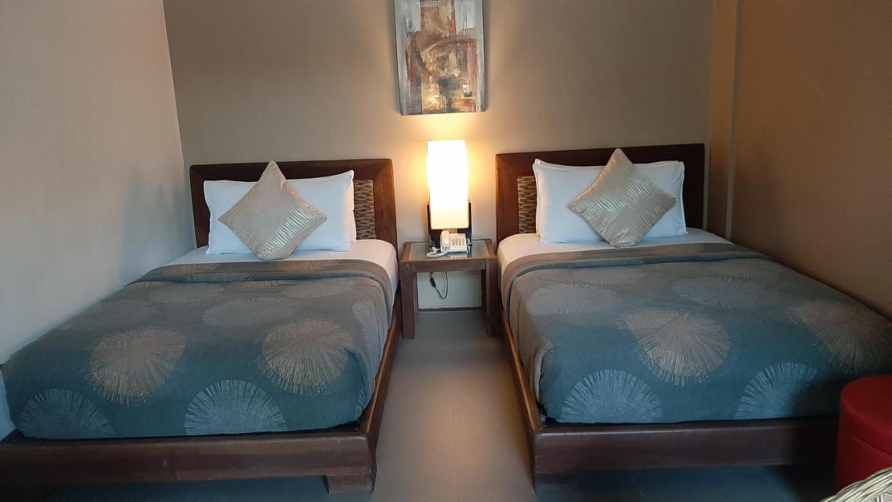 Urban Sands Hotel Iloilo Екстериор снимка