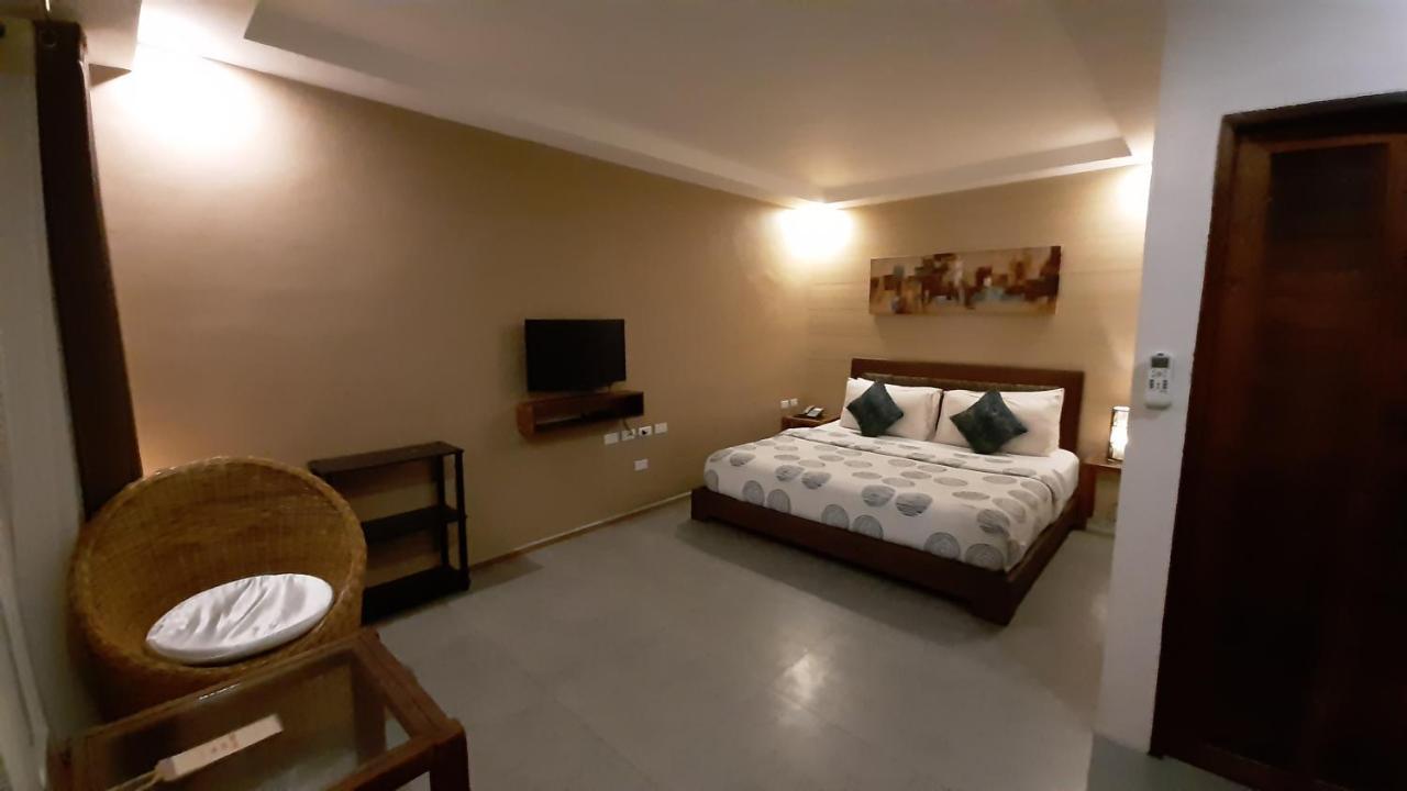 Urban Sands Hotel Iloilo Екстериор снимка