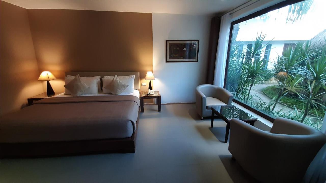Urban Sands Hotel Iloilo Екстериор снимка