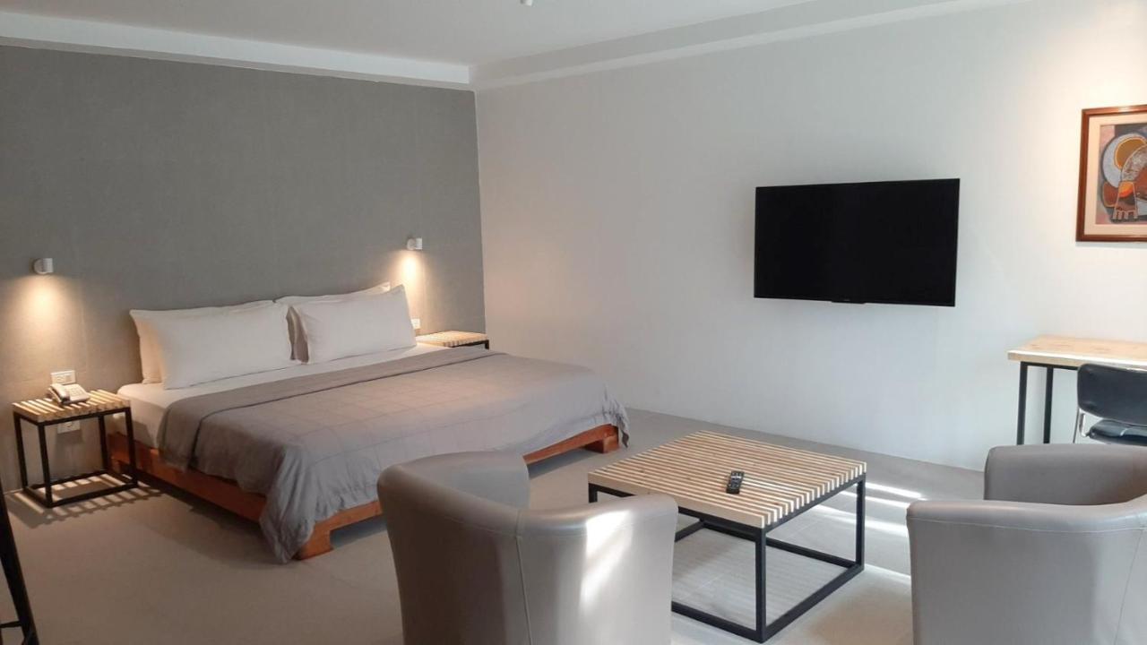 Urban Sands Hotel Iloilo Екстериор снимка
