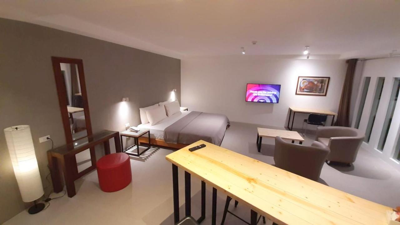 Urban Sands Hotel Iloilo Екстериор снимка