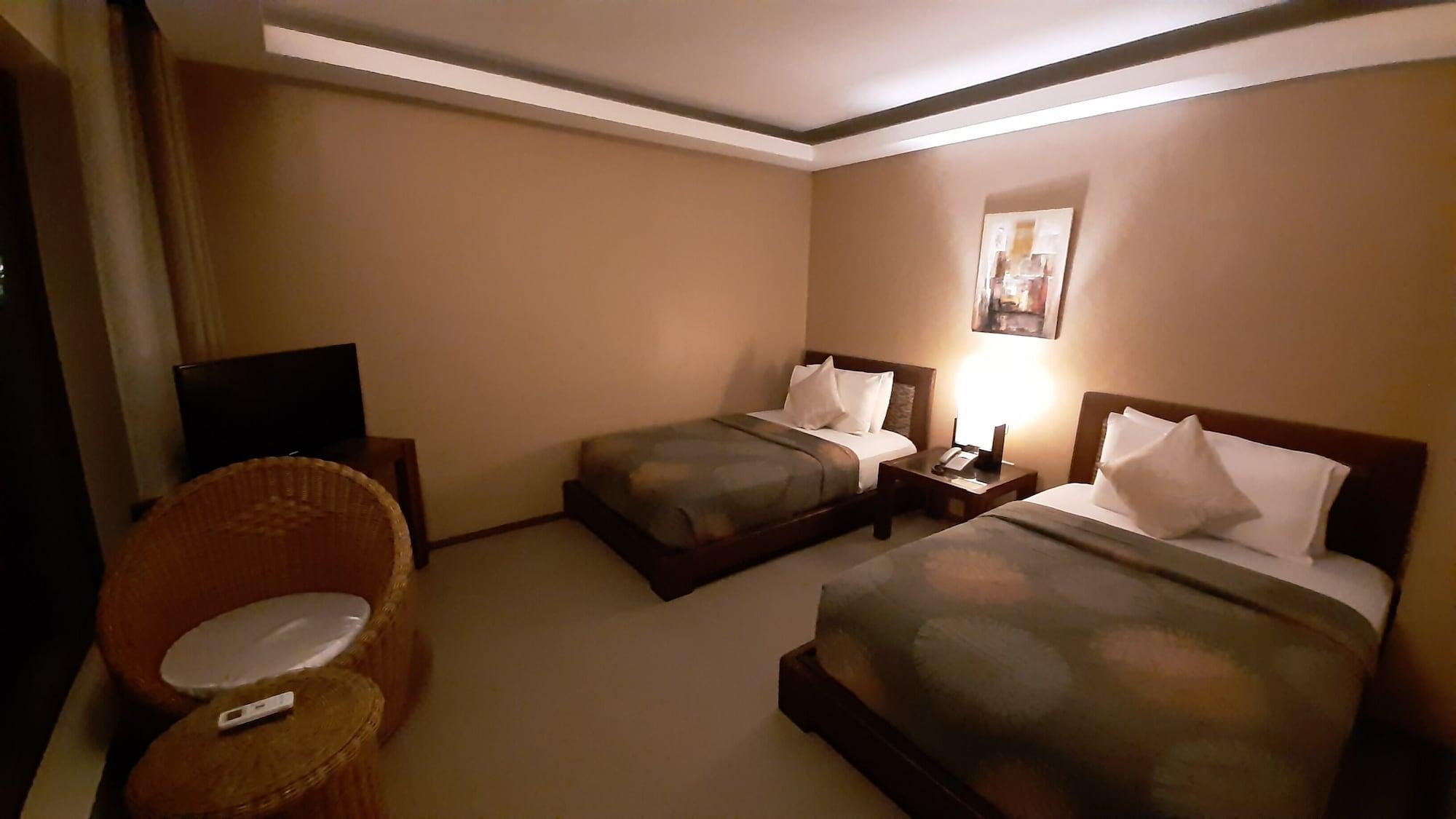 Urban Sands Hotel Iloilo Екстериор снимка