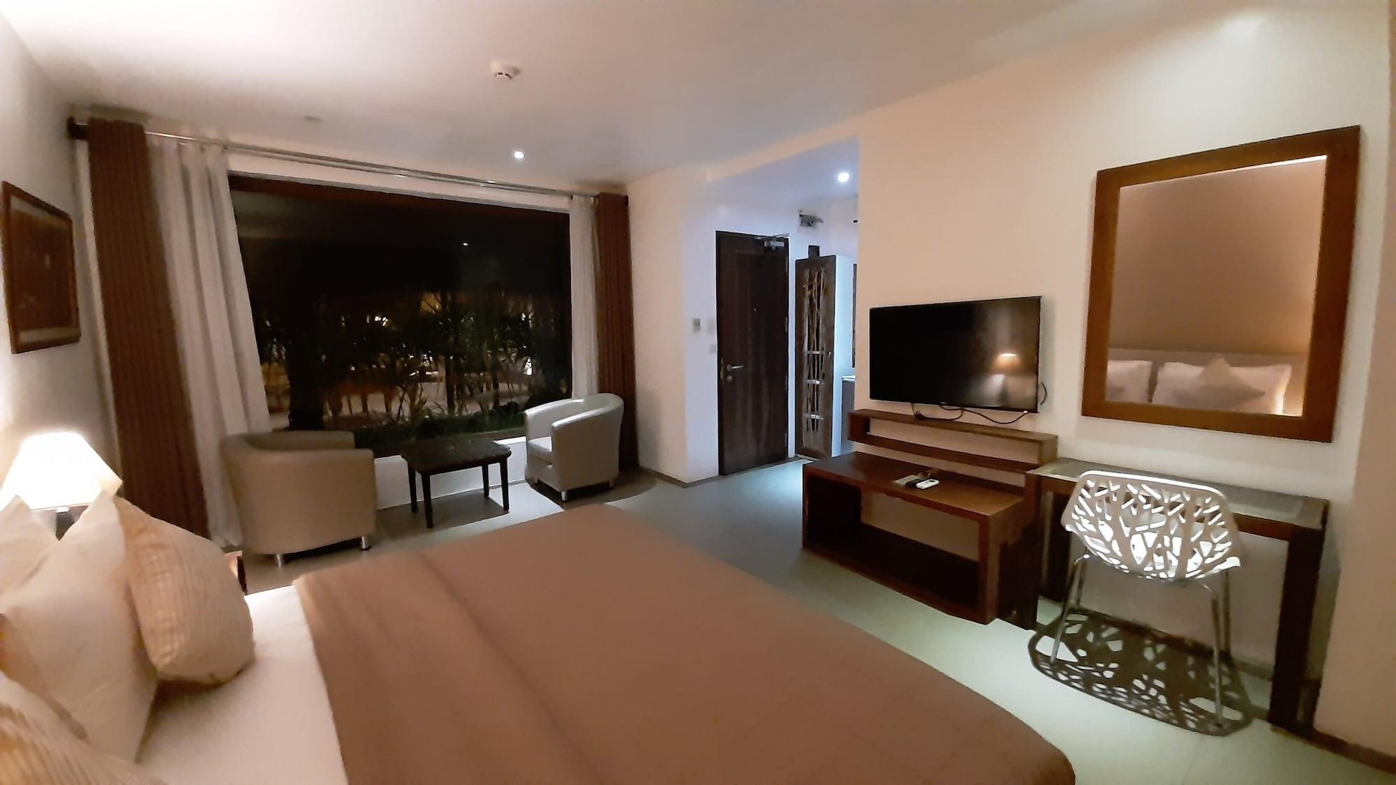 Urban Sands Hotel Iloilo Екстериор снимка