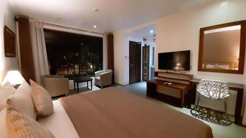 Urban Sands Hotel Iloilo Екстериор снимка