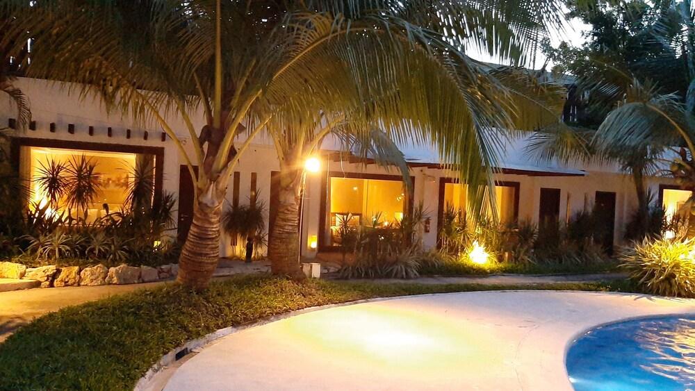 Urban Sands Hotel Iloilo Екстериор снимка